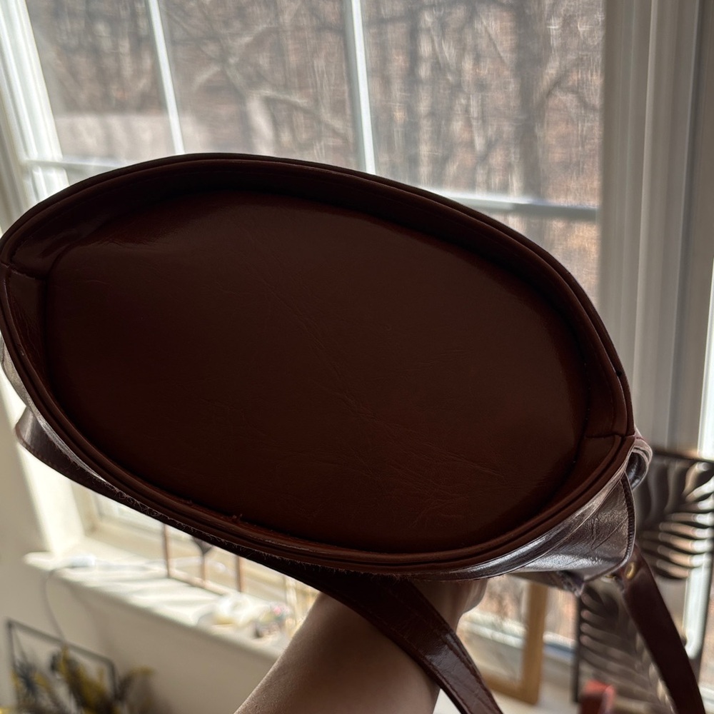 Vintage Brown Leather Crossbody | Moda Italia | Classic Saddle Style - Picture 8 of 9